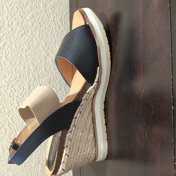 New In Box Sofia Genuine Leather 3.5" Wedge Shoes by European Heels Size 9 / 40 - Picture 2 of 12